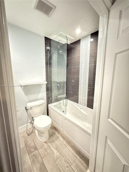 Building Photo - 8851 NW 119th St