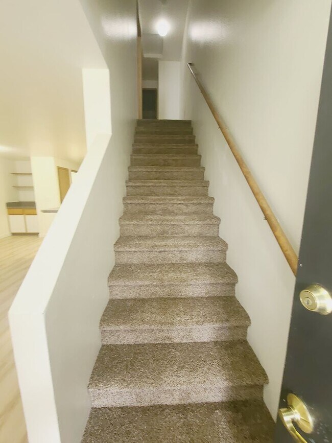 Building Photo - Beautiful 3 bed 2 bath Townhome in Boise! ...