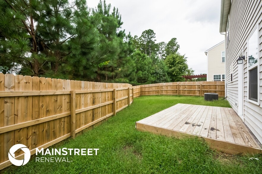 Building Photo - 811 Woodside Park Ln