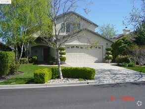 Building Photo - 538 Apple Hill Dr