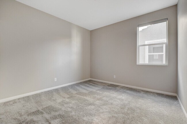 Building Photo - Gorgeous 4 Bedroom, 2 Story Home in SW/Mou...