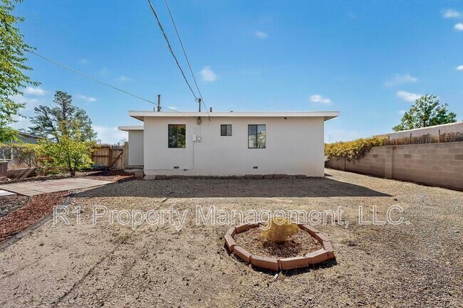 Building Photo - 165 Hilton Ave NW