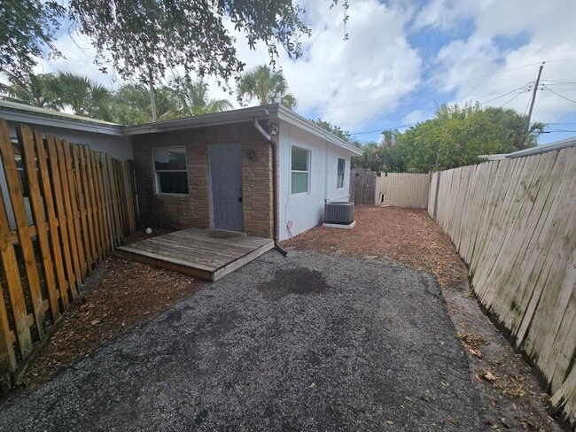 Building Photo - Updated East Delray Duplex | No HOA + Private Yard