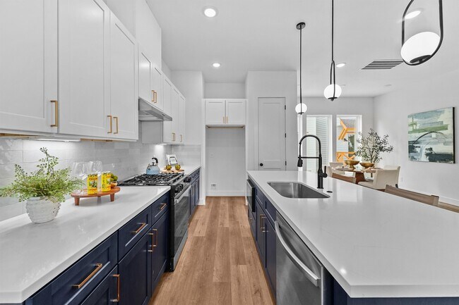 Building Photo - 3903 Pinemont Dr