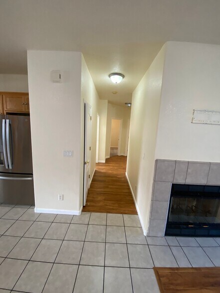 Building Photo - 686 Anna Dr