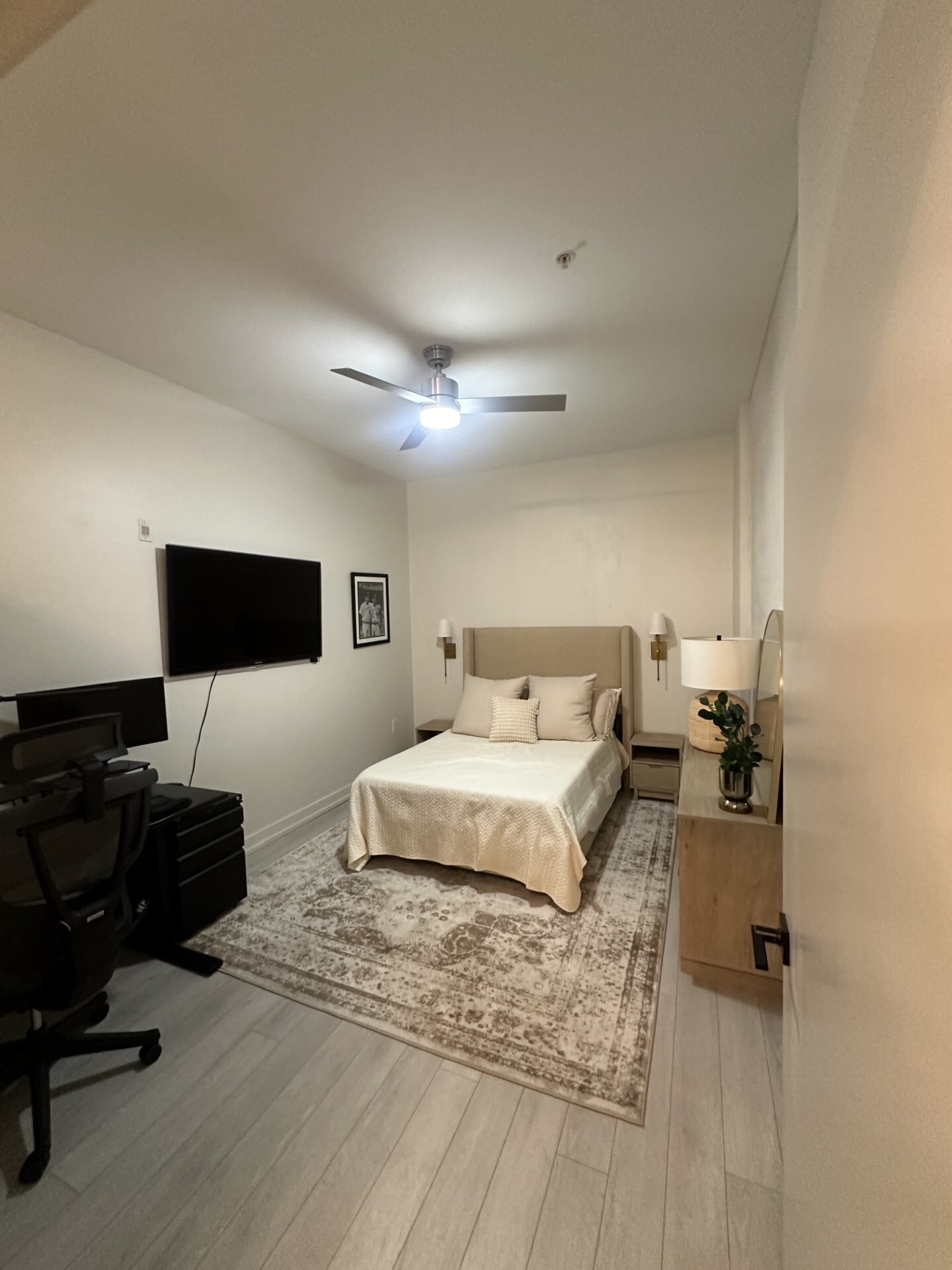 Guest bedroom/office - 119 4th St