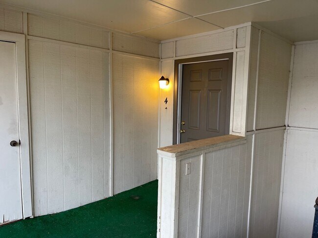 Building Photo - 1811 E Lindsey St