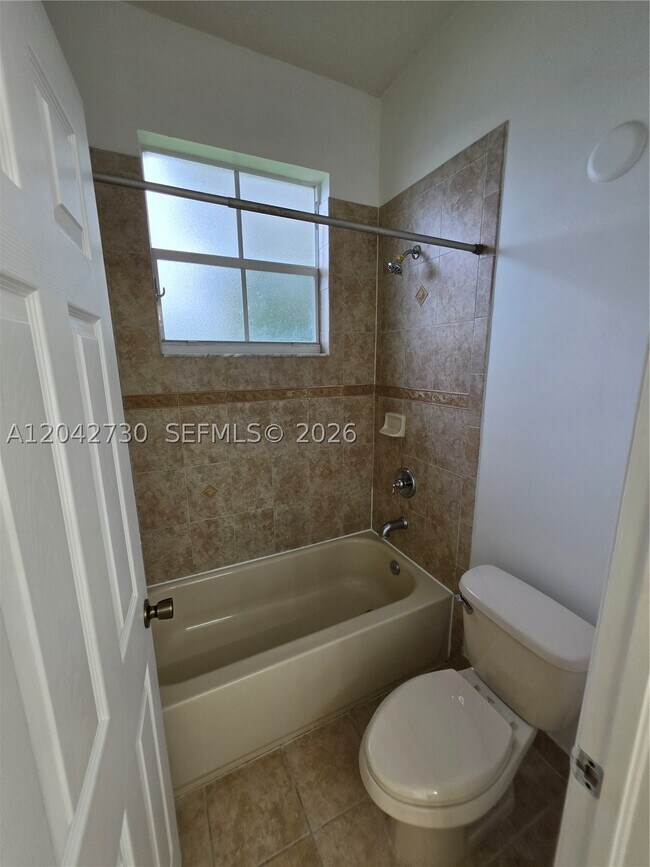 Building Photo - 4906 SW 141st Ave