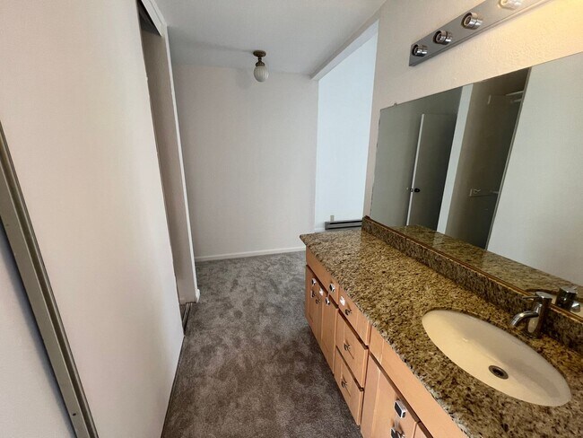 Building Photo - Upgraded 2 bed 2 bath condo in Mountain View. Must See!