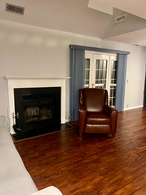 Building Photo - 523 Old Pond Ln