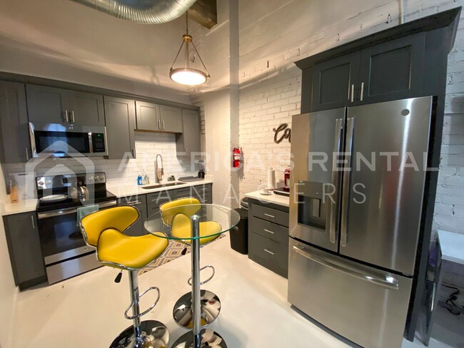 Building Photo - Fully Furnished Loft Available for Rent in...