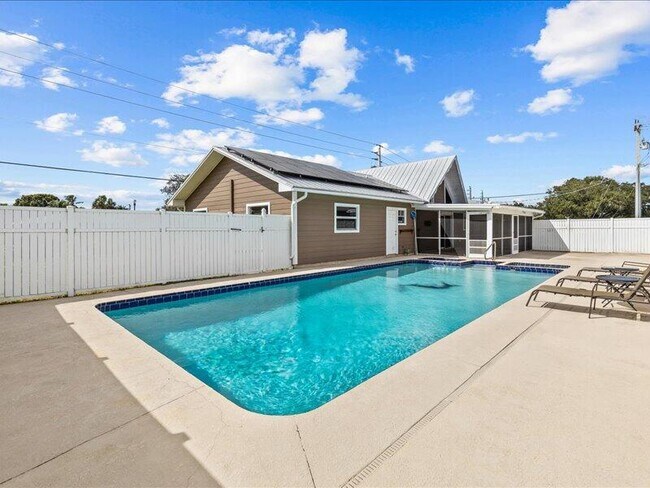 Building Photo - 1297 SE Floresta Dr