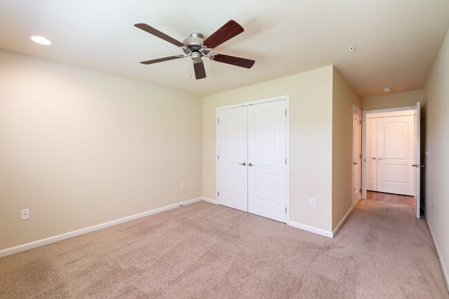 Building Photo - 3 Bedroom Flat Available at the Woodlands - REDUCED DEPOSIT