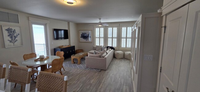 Building Photo - Recently remodeled condo near Baytown Wharf.