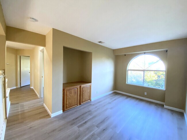 Building Photo - 746 Catalina Cir