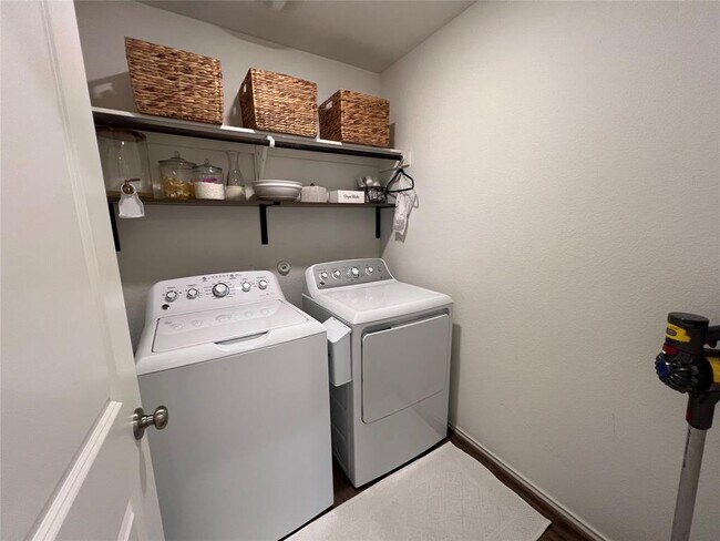 Building Photo - 1224 Matt Ln