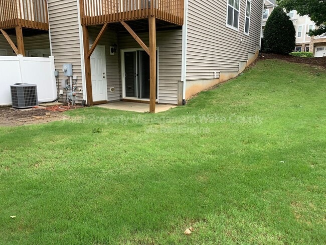 Building Photo - 8025 Goldenrain Way