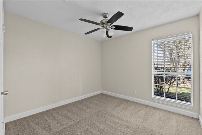 Building Photo - 15514 Diana Ln