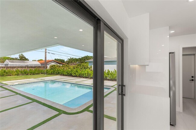 Building Photo - 6010 SW 108th Pl