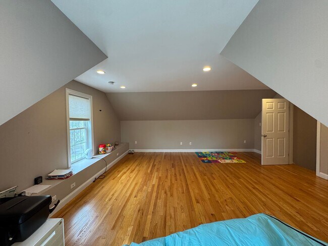 Building Photo - Waltham 3 bed 2.5 Bath