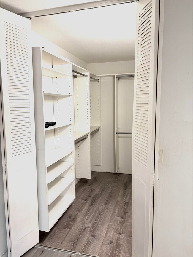 Building Photo - 185 Valencia H