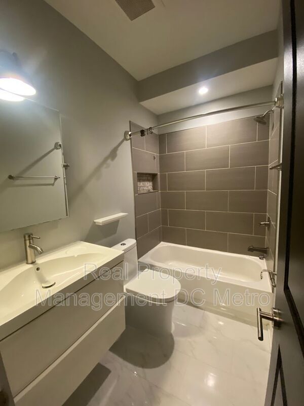 Building Photo - 715 Florida Ave NE