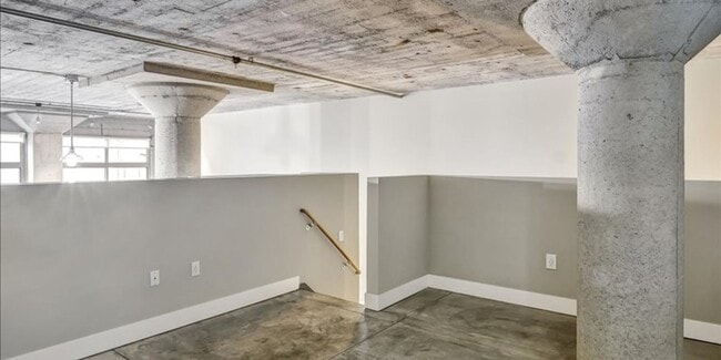 Building Photo - Sophisticated & Chic 2-Level Loft in SOMA ...