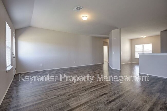 Building Photo - 209 SE 4th St