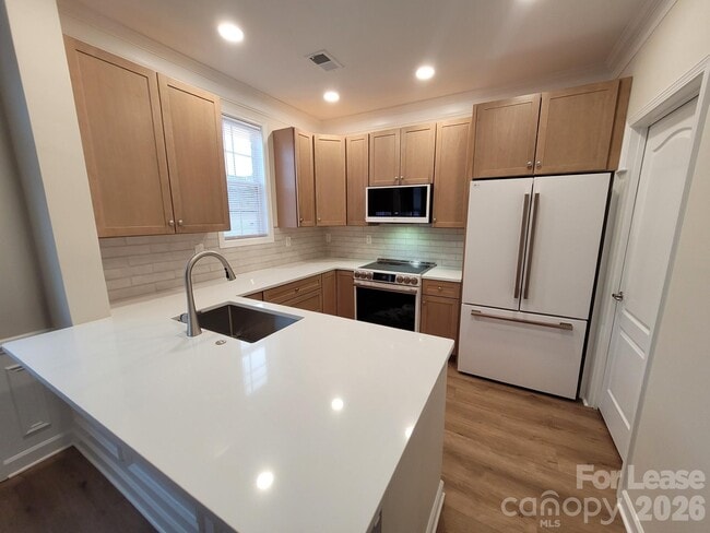 Building Photo - 121 Singleton Rd