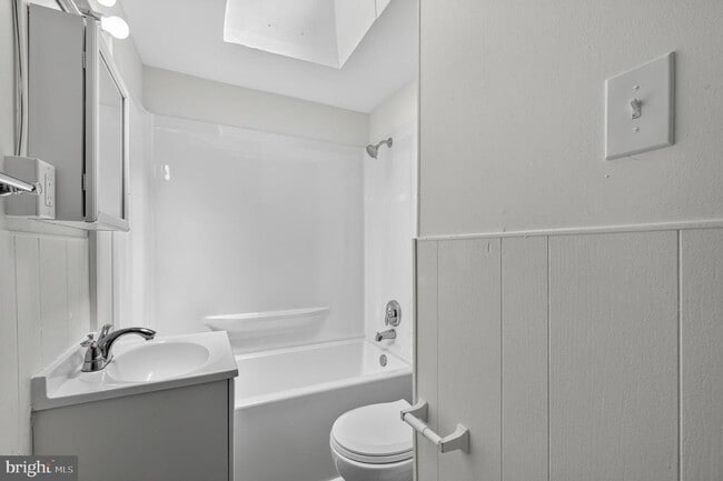 Building Photo - 53 Madison Dr
