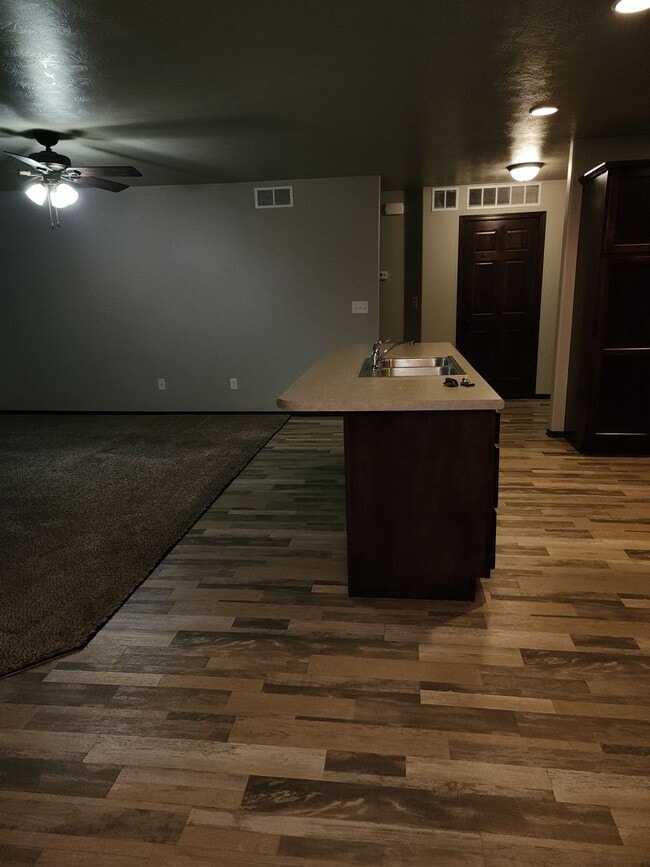 Building Photo - Three bedroom two bathroom Twin home