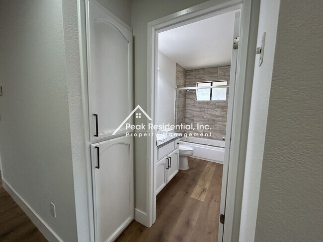 Building Photo - 7400 Martignetti Ct