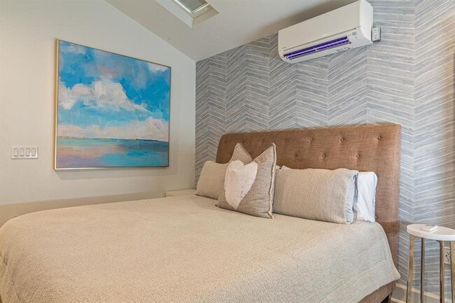 Building Photo - 304 NW 24th St