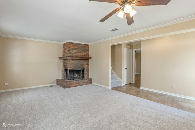 Building Photo - 10142 Carlsbad Dr