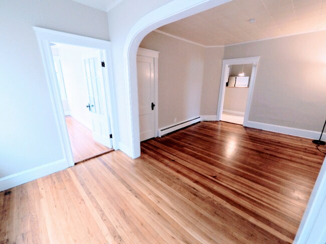 Building Photo - 862-864-864 Riverside Dr