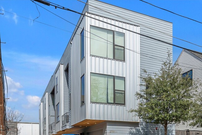 Building Photo - 2711 Kimsey Dr