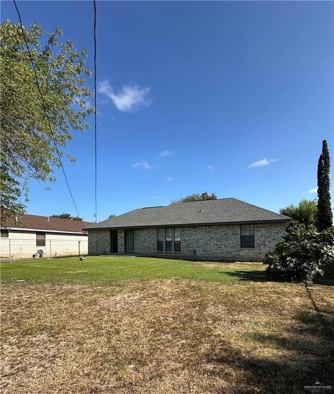 Building Photo - 1122 E Eller Ave