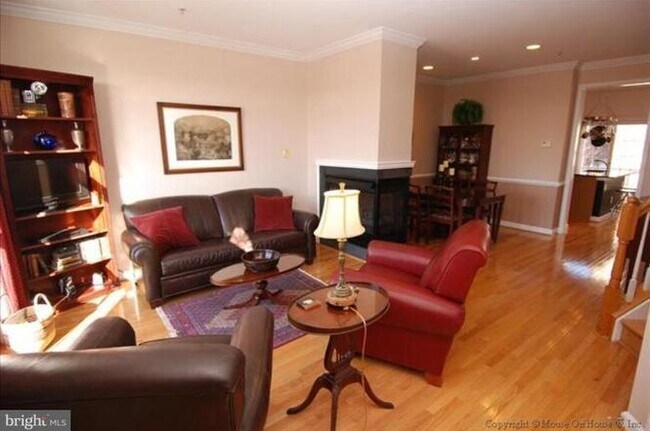 Living Room - 650 9th St SW