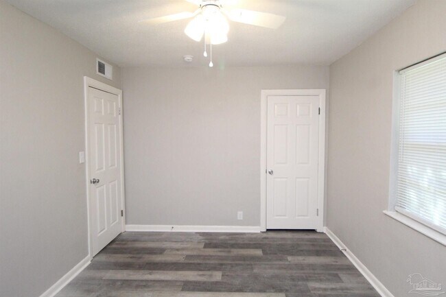 Building Photo - 6861 Melanie Dr