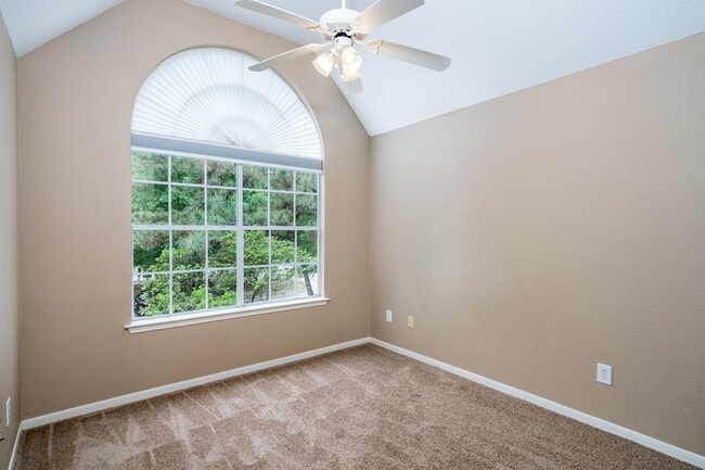 Building Photo - 66 Lakeridge Ct