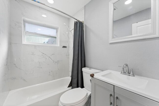 Building Photo - 3910 N 147 Ave