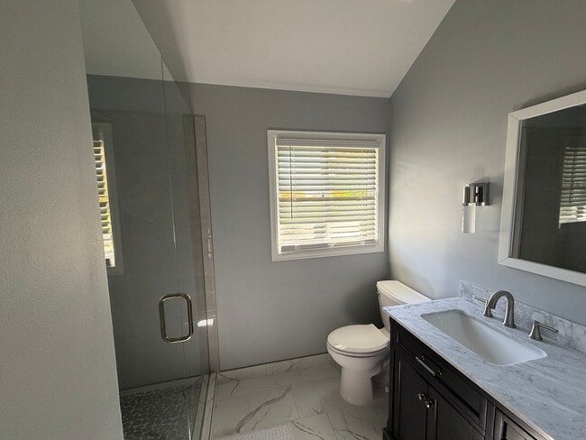Building Photo - 3 Bedroom 2.5 Bath Home with 2 Car Garage ...