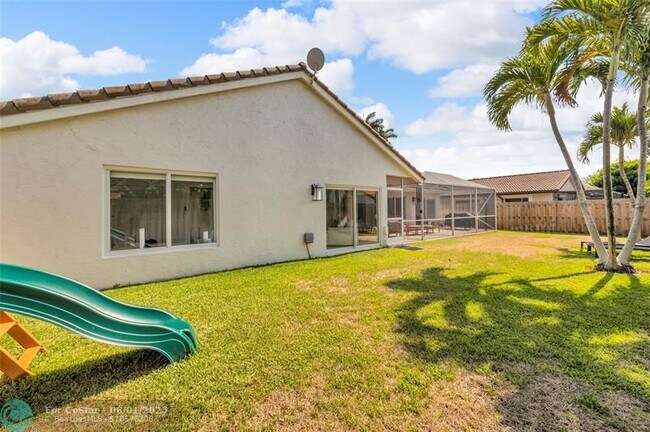 Building Photo - 9585 Carousel Cir S