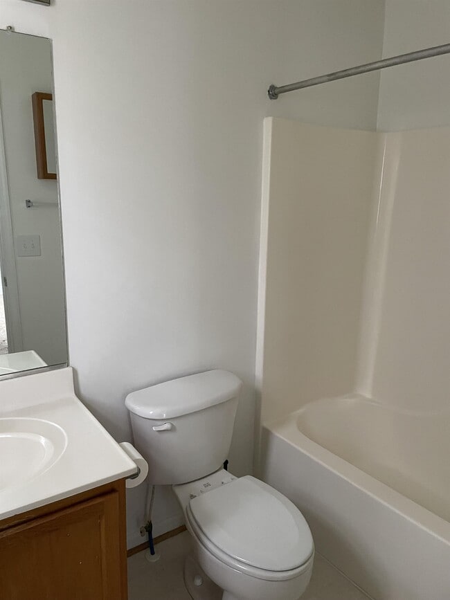 Building Photo - 115 Hartford Ct