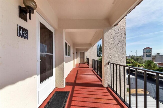 Building Photo - 220 Santa Maria St