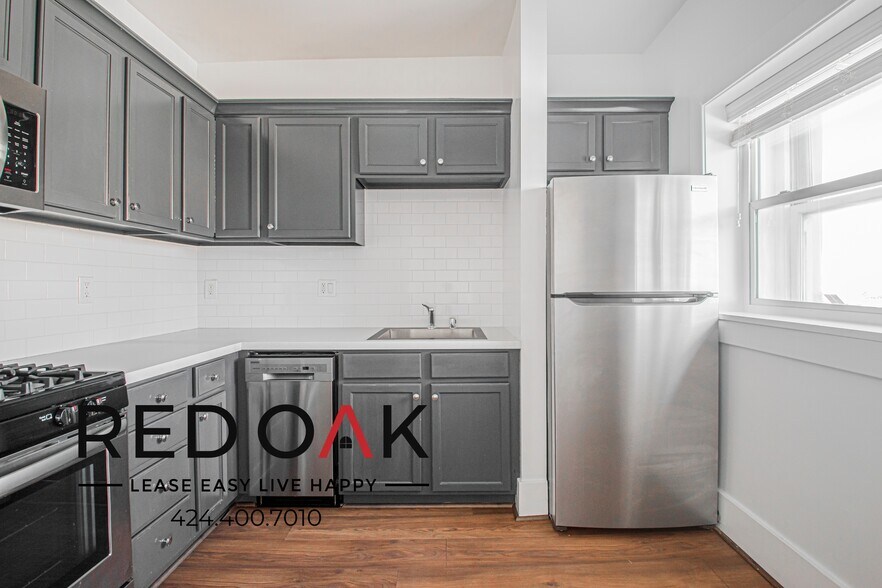 Building Photo - 6533 Hollywood Blvd