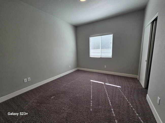 Building Photo - CHARMING NEWER CONTEMPORARY 3 BED/2 BATH AVAILABLE NOW