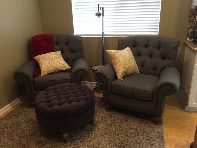 Family room next to kitchen. - 1749 Grand Ave