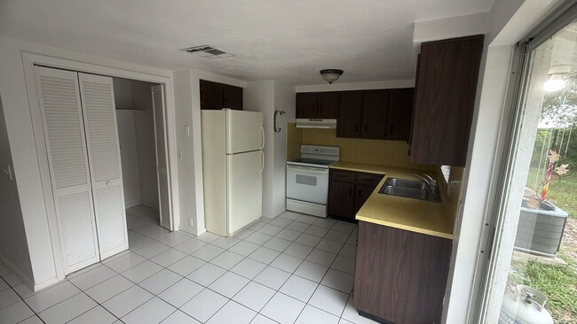 Building Photo - 6403 Eric Dr