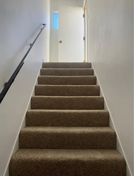 Building Photo - 221 N Juanita Ave